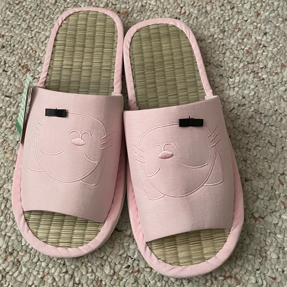 Shoes - Luxury Asian cat with a bow house slippers